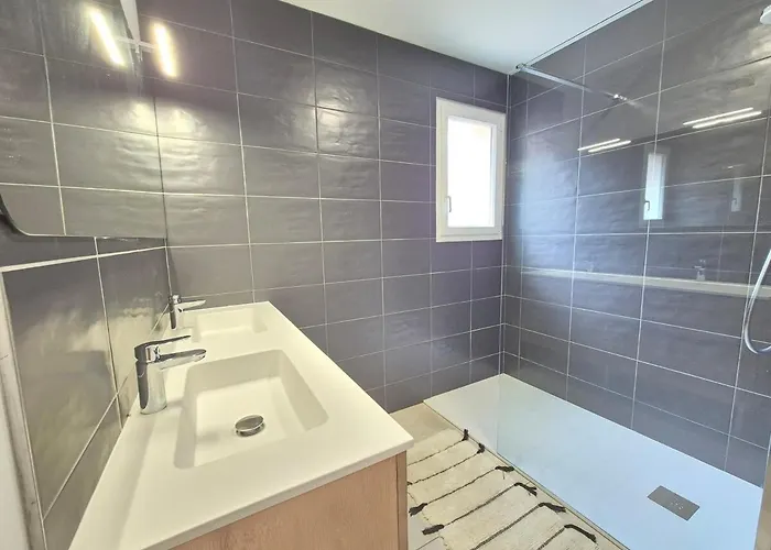 Le Clos Des Farges #clim#parking#terrasse Meuble Classe 3etoiles * 克莱蒙费朗